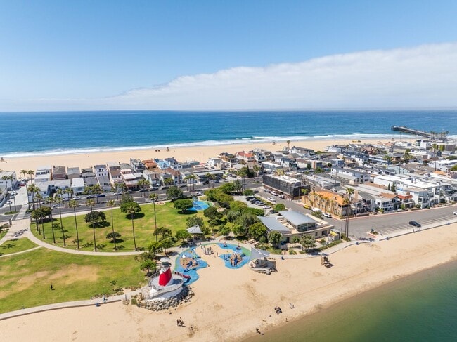 Building Photo - 1727 W Balboa Blvd