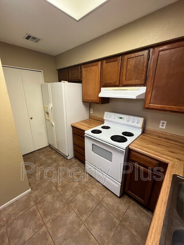 Building Photo - 1245 W 1st St