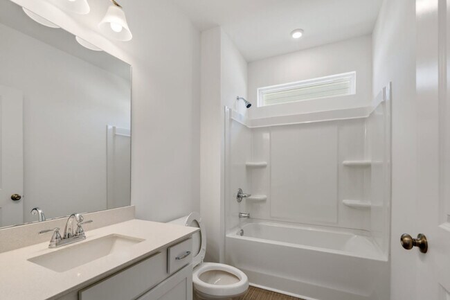 Building Photo - 702 Samuel Dr