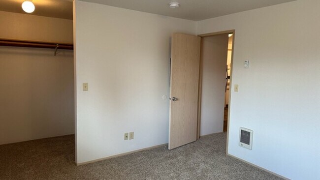 Building Photo - Ground level 1 bed 1 bath