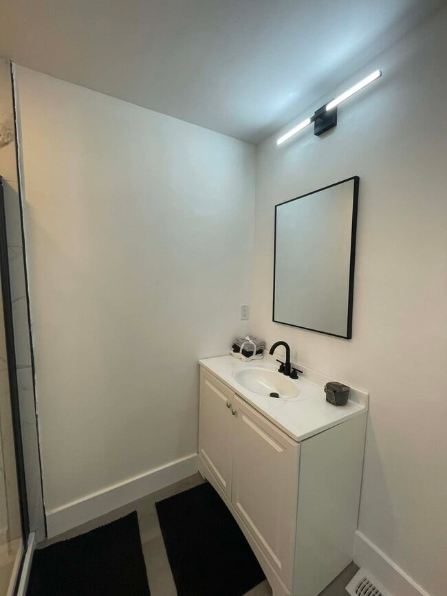 Building Photo - 608 Crawford Rd