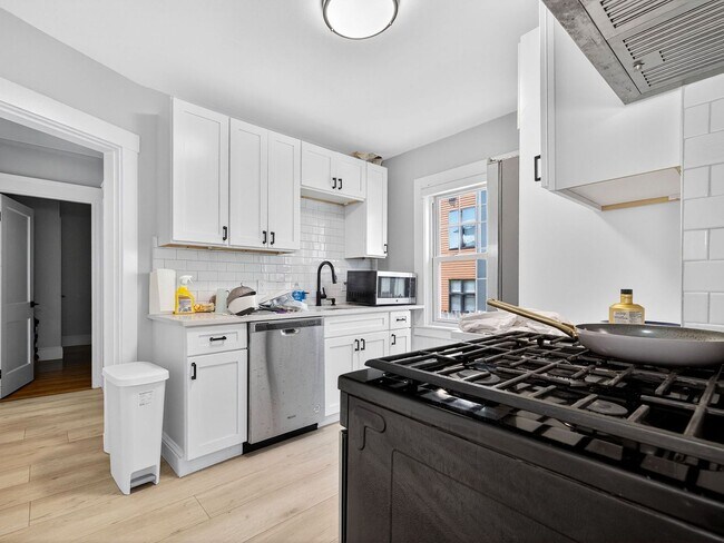 Building Photo - No Brokers Fee. In-Unit Washer and Dryer, All New Kitchen Appliances, Yard