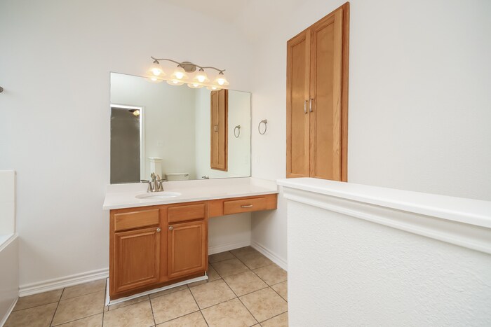 Building Photo - 1026 Riverwood Dr