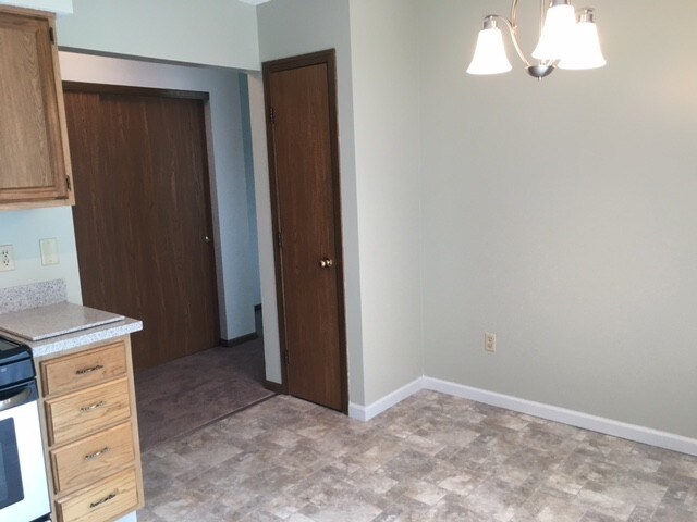 Building Photo - 562 Boulder Dr