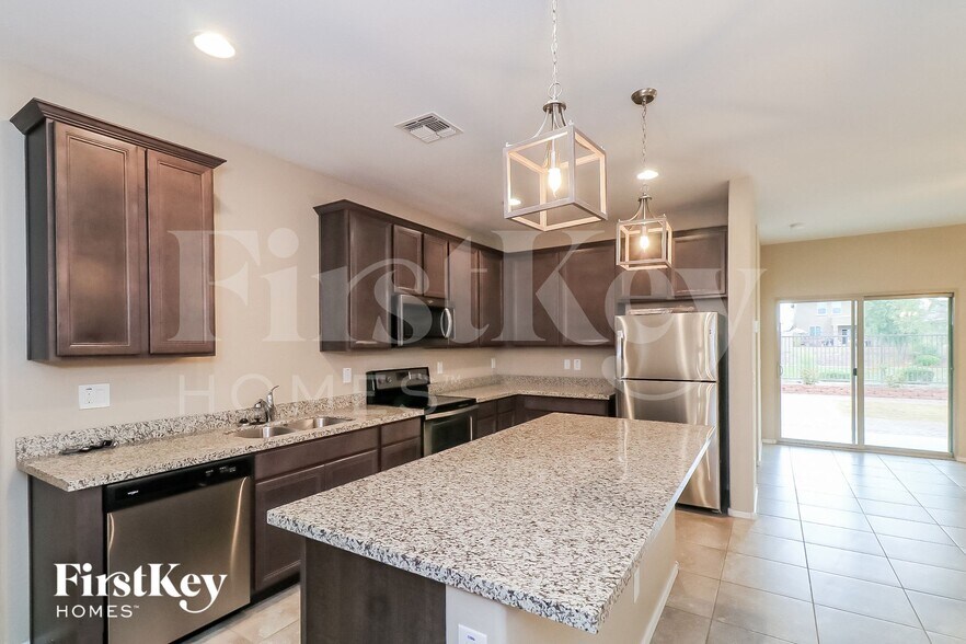 Building Photo - 6204 W Evergreen Rd