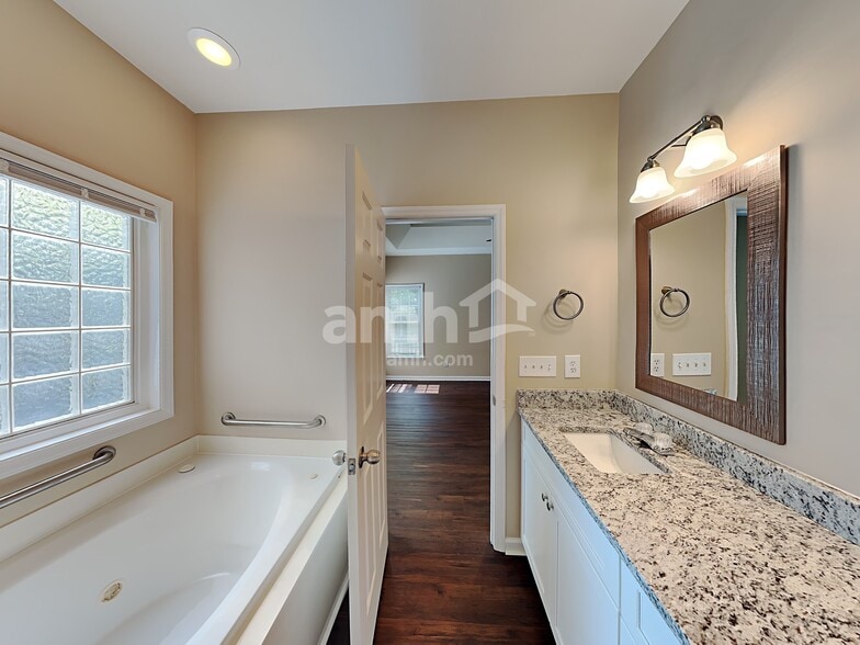 Building Photo - 5702 Myakka Ct