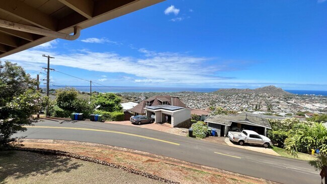 Building Photo - 4202A Sierra Dr