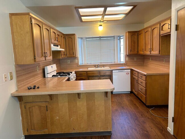 Building Photo - 1846 N Selina Ct