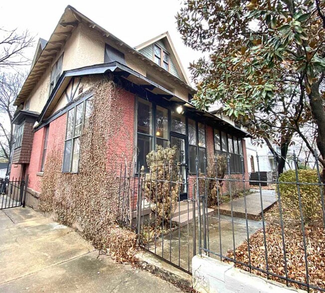 Exterior - 111 N Evergreen St