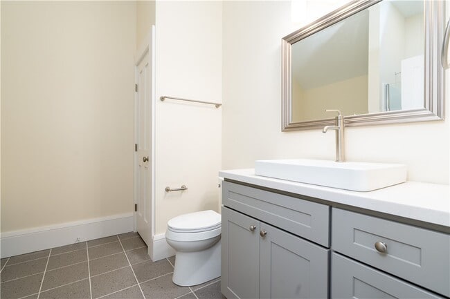 Building Photo - 178 Main St