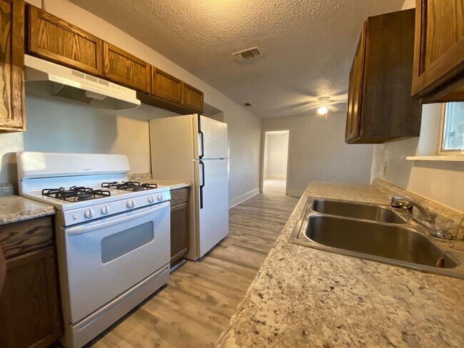 Building Photo - FREE DECEMBER RENT!!!! GORGEOUS REMODELED HOME!!!