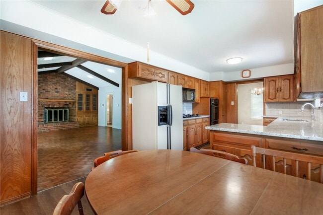 Building Photo - 6105 E University Blvd