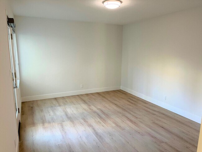 Building Photo - Ocean View Single Level Laguna Beach Condo!