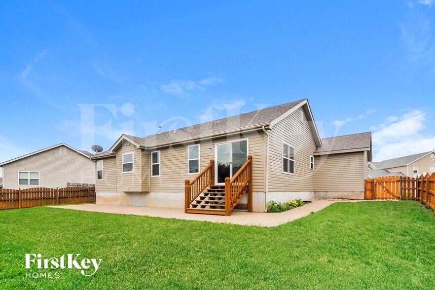 Building Photo - 1720 Woods Mill Dr