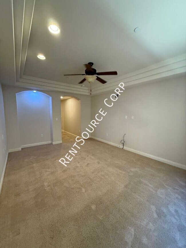 Building Photo - 12044 Hoffman St