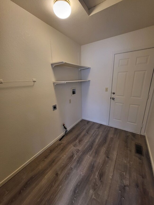 Building Photo - CAB0848&gt;**