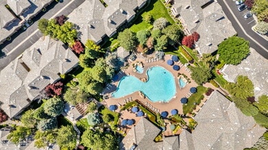 Building Photo - 900 S Meadows Pkwy