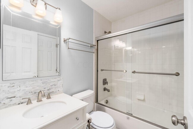 Building Photo - 1383 Pansy St