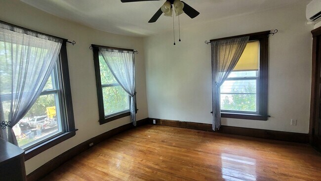 Building Photo - 32 Paine St