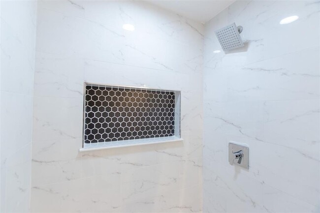 Building Photo - 2921 NW 25th St