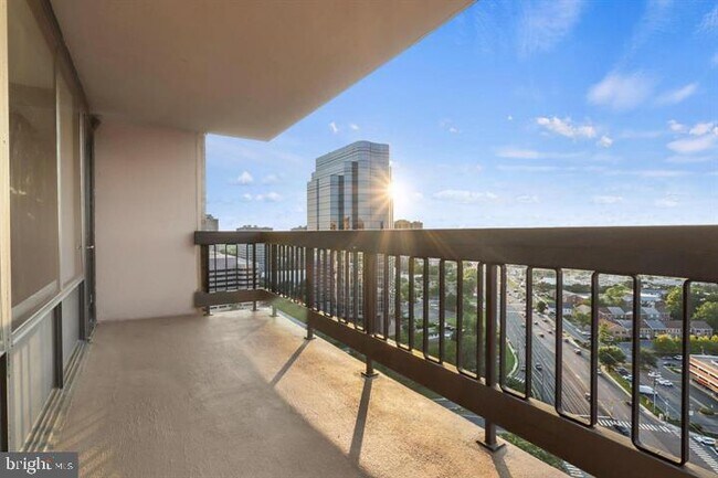 Building Photo - 3701 S George Mason Dr