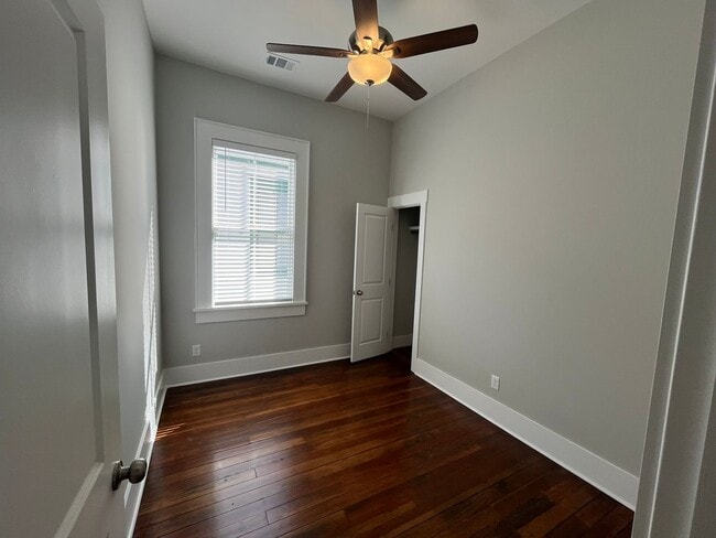 Building Photo - 213 W 39th St