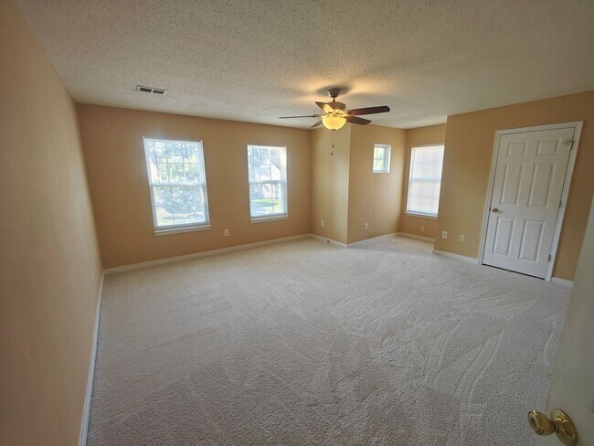 Building Photo - 2625 Piney Ridge Dr