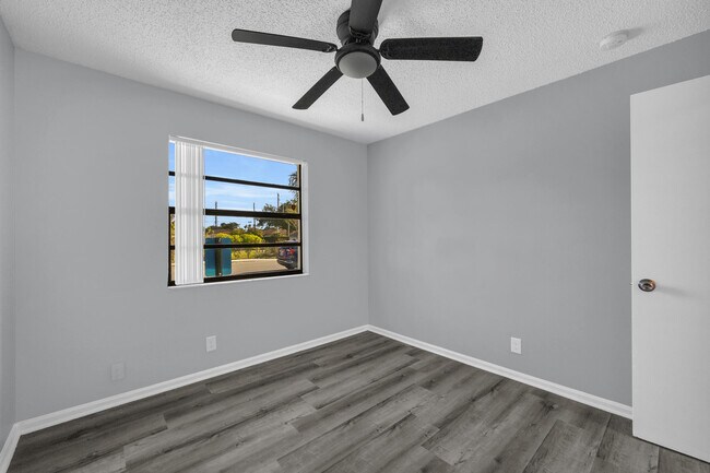 Building Photo - 1565 W 28th St