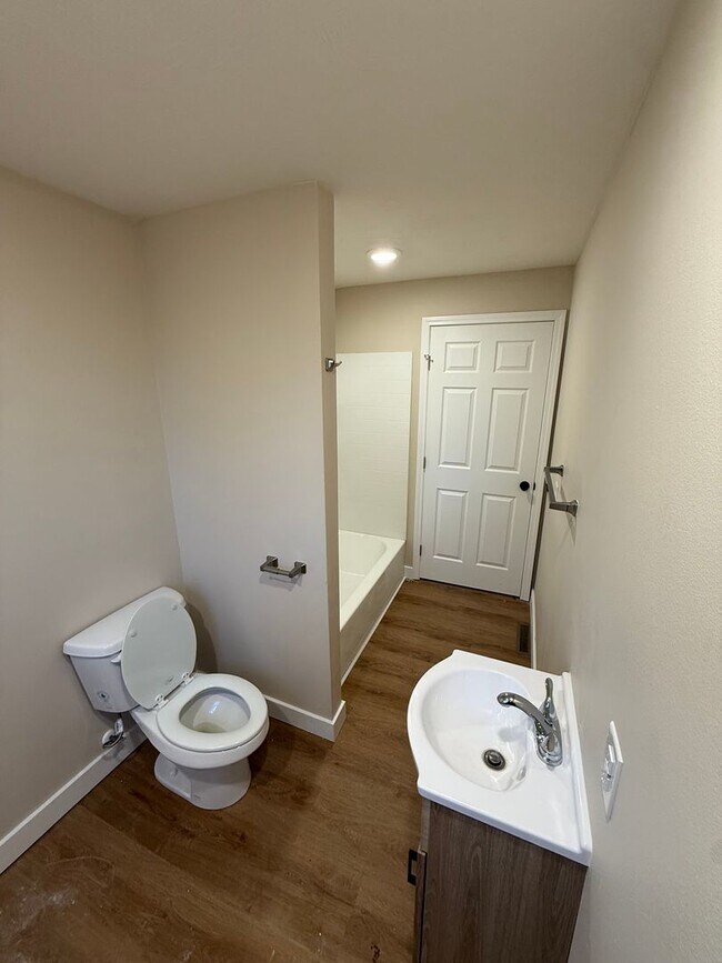 Building Photo - 4 Bed 2 Bath Aurora, MO