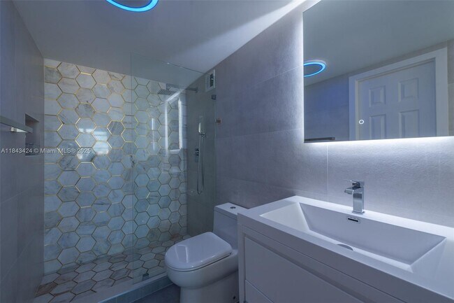 Building Photo - 345 Ocean Dr