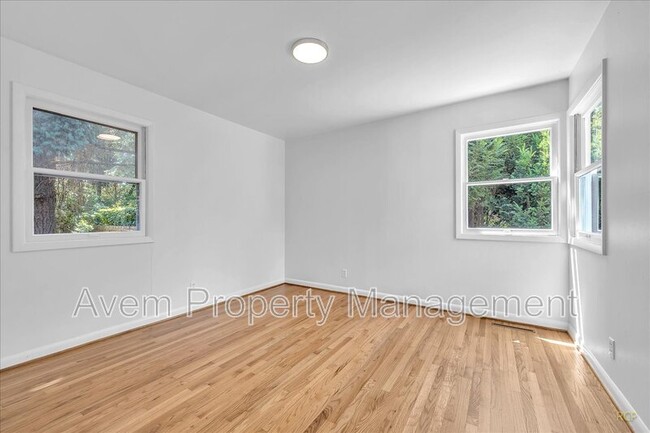 Building Photo - 9710 S Corbett Ln