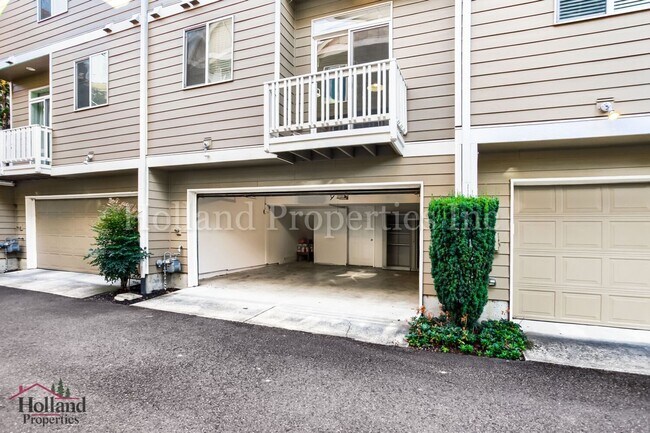 Building Photo - 16028 SW Gage Ln