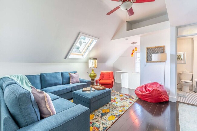 Building Photo - 10 Smith St