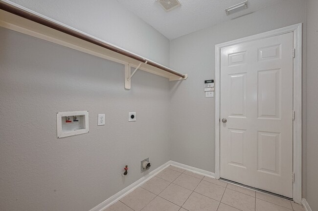 Building Photo - 9714 Angleside Ln