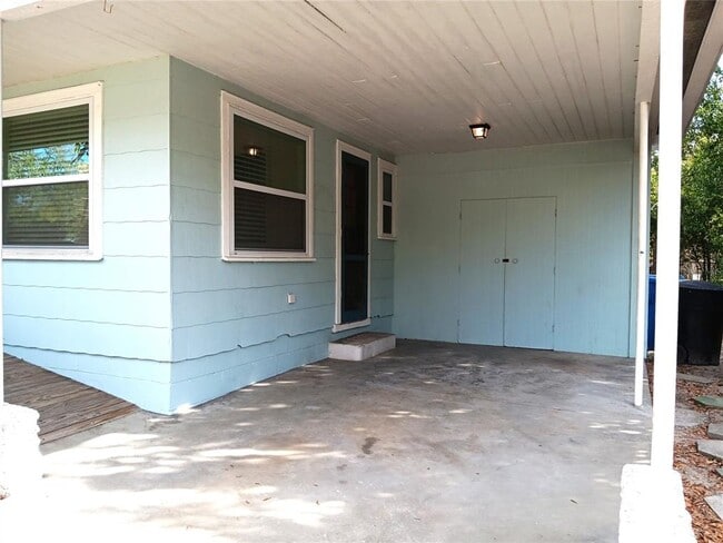 Building Photo - 4942 Oxford Ave N