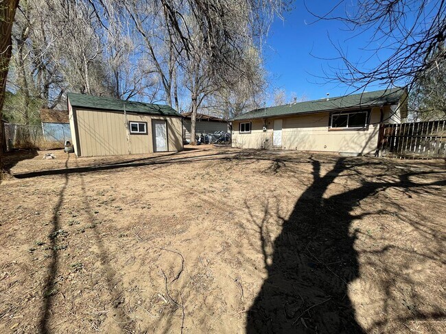 Building Photo - 616 Zion Dr