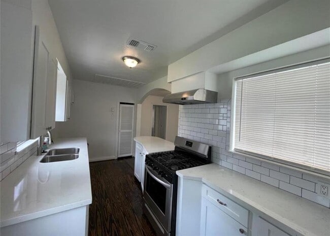 Building Photo - 7139 Linden St