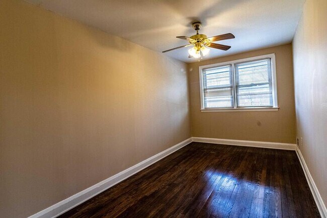 Building Photo - 732 Old Riverside Rd