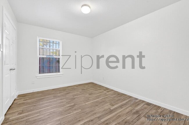 Building Photo - 3226 Navaro St