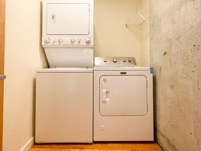 Washer & Dryer In Unit - 1620 S Michigan Ave