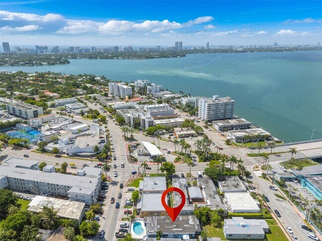 Building Photo - 2120 Biarritz Dr
