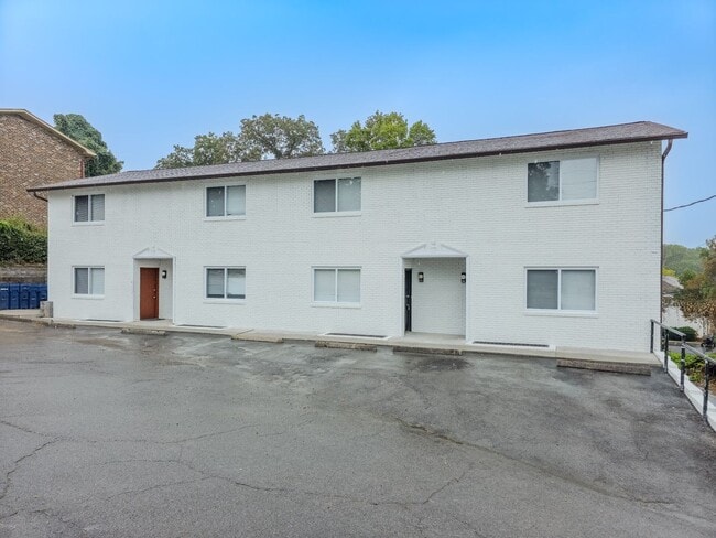 Building Photo - West Knoxville 37919 - 1 Bedroom Apartment in West Knoxville! Available Now! 1 Bedroom, 1 Bath. -...