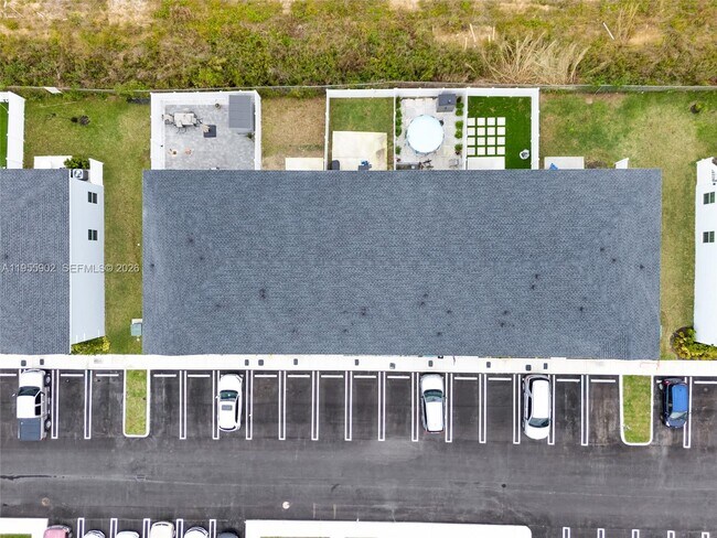 Building Photo - 1050 W Davis Pkwy