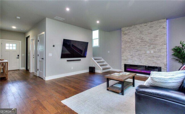 Building Photo - 419 McInnes Cir