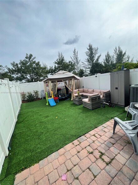 Building Photo - 9309 W 32nd Ln