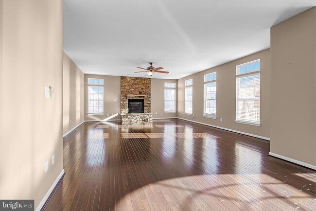 Building Photo - 206 Markham Ct