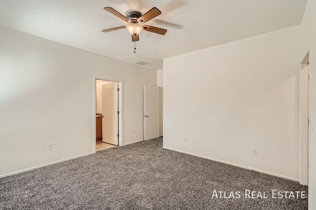 Building Photo - 8437 W Green Kingfisher Ln
