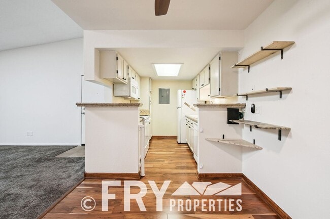 Building Photo - Great Condo In Windsor Community