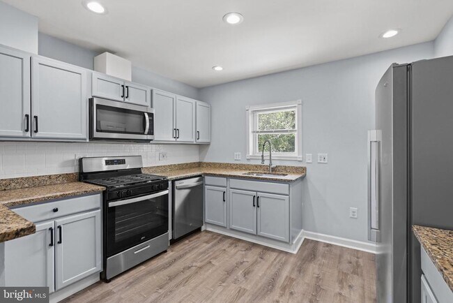 Building Photo - 4225 Cardwell Ave