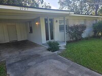 Building Photo - 1927 Delaroche Dr E